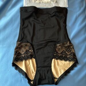 GOTOLY BUTT LIFTER PANTY Black Lace Tummy Control Sz Small Butt Lift 24”w. Z41